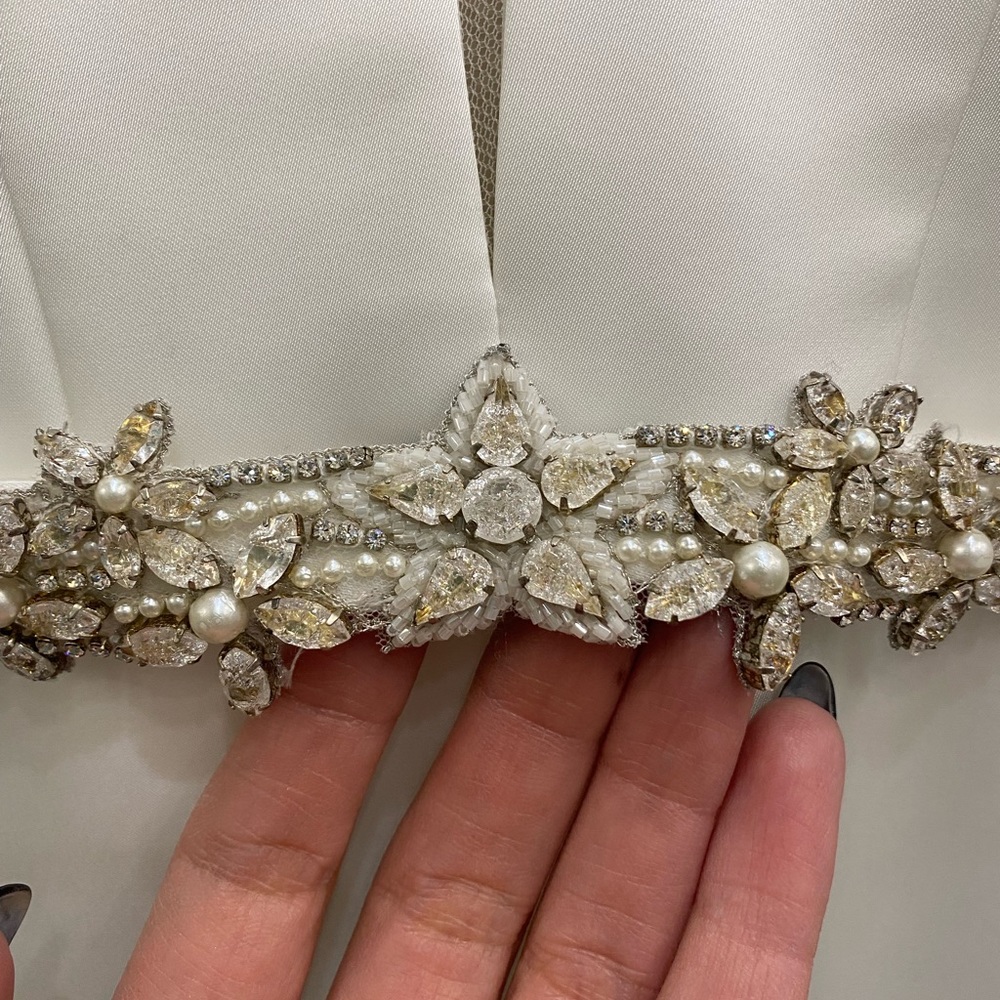Paloma Blanca Wedding Dress - #4833 - Picture 5 of 11